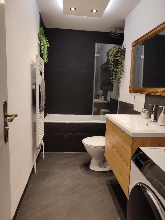 Penthouse-feeling Bei Zdf - Straba Zur Innenstadt Apartment